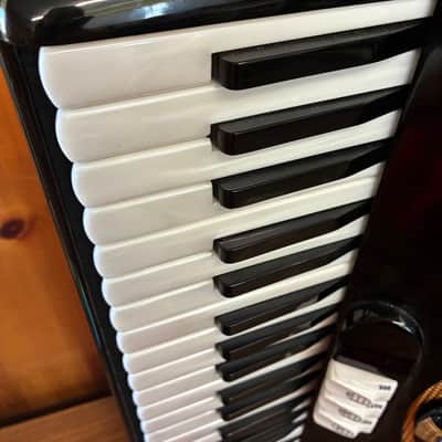 BLACK AND WHITE ARCADIA PIANO ACCORDION LM LIGHTWEIGHT FULLSIZE image 6