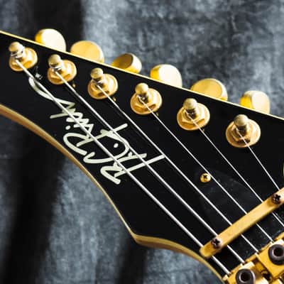 B.C. Rich Warlock-920JE - See Through Red Burst - VERY GOOD condition image 3