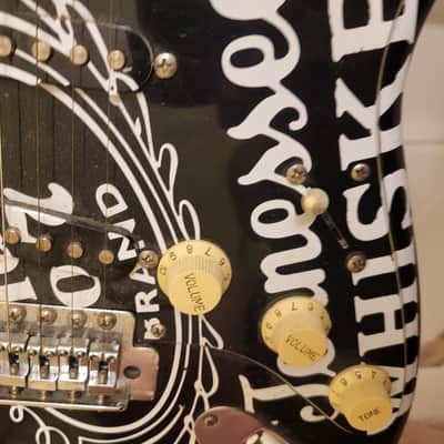 Squier Stratocaster 1999 - Black and white image 5
