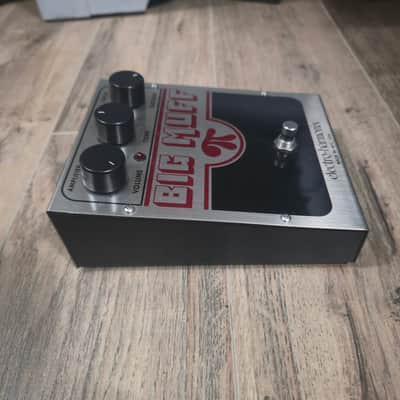 Electro-Harmonix Big Muff Pi 2000 - Present - Silver / Black / Red image 4