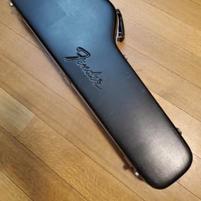 Fender Molded guitar case 2000's image 4