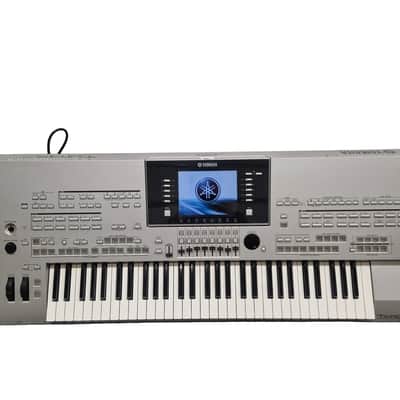 Yamaha Tyros 3 - Digital Workstation Keyboard - White/Silver - Excellent
