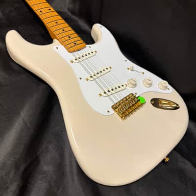 Fender Limited Edition Vintera III Late '50s Stratocaster White Blonde w/ Deluxe Gig Bag image 4