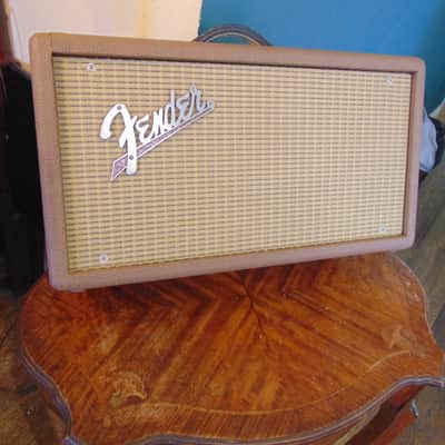 FENDER REVERB TANK 2020,S - BROWN XLNT. CONDITION image 1
