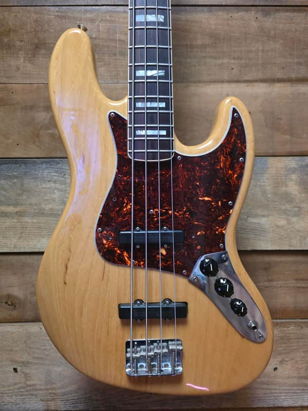 2006 American Vintage Reissue '75 J-Bass Natural w/case image 1
