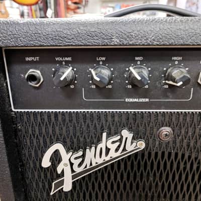 Fender Frontman 15B Guitar Bass Combo Amp Amplifier, 6.5” Speaker, Pre-Rumbles image 3