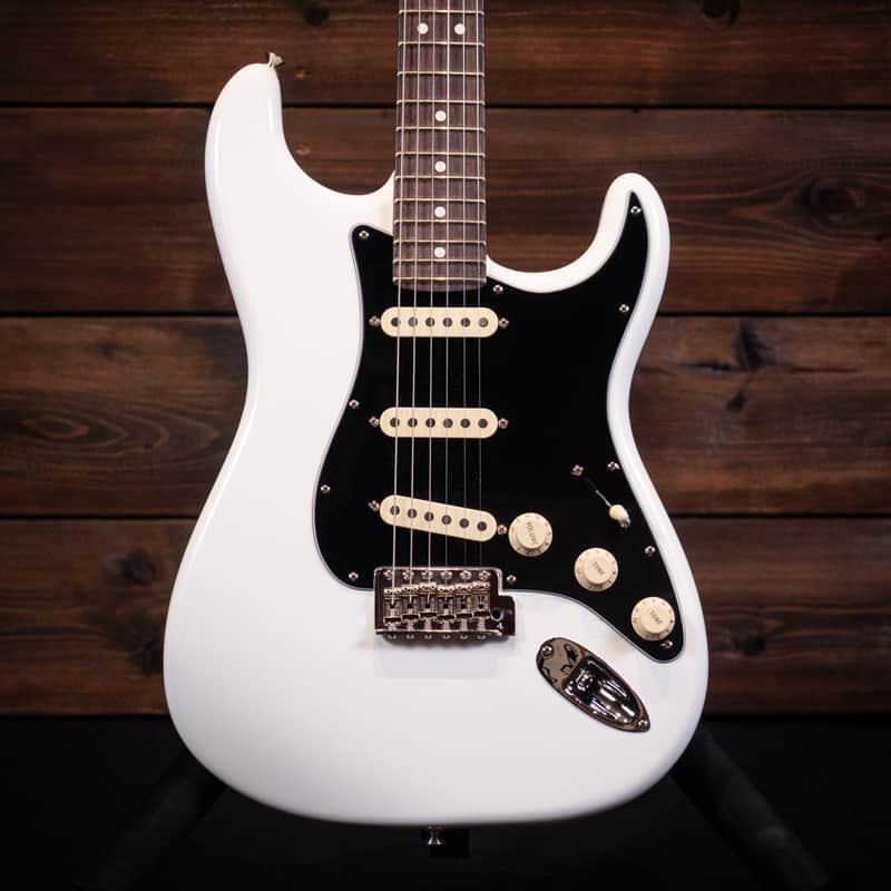 2023 Fender American Performer Stratocaster – Arctic White