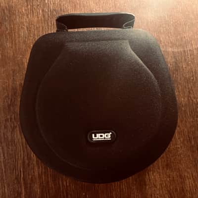 Beyerdynamic DT 150 with case image 4