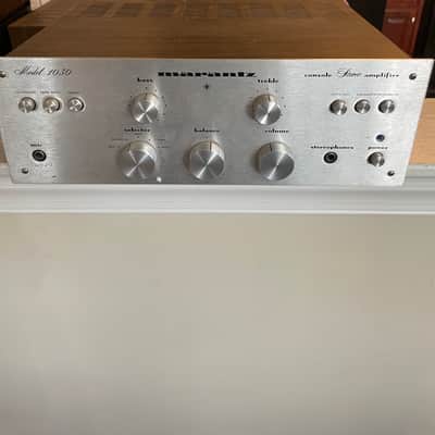 Marantz Model 1030 15-Watt Stereo Solid-State Integrated Amplifier