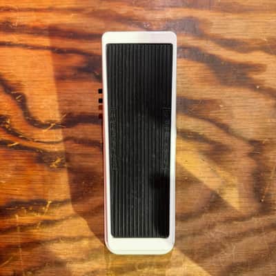 Dunlop 105Q Cry Baby Bass Wah image 3