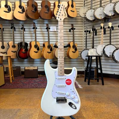 Squier Affinity Stratocaster Olympic White w/Maple Fingerboard image 4