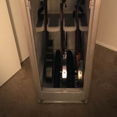 Guitar vault Road case 3 guitars + accessories image 1