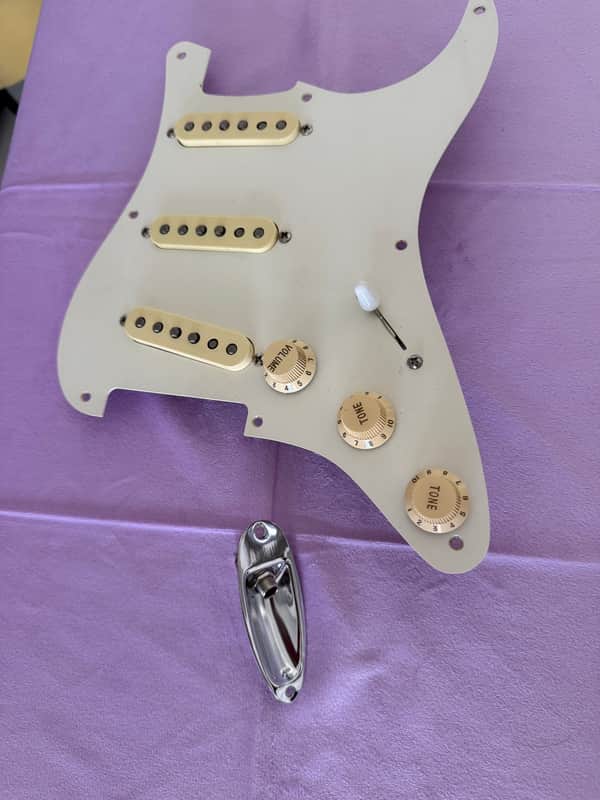Fender  Custom shop ‘54 loaded pickgard  54  - White