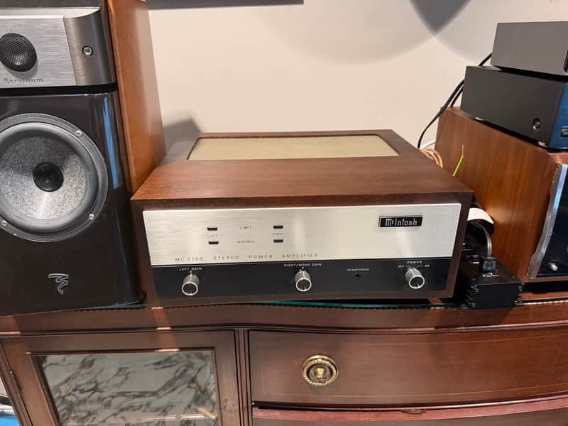 McIntosh MC2120 120-Watt Stereo Solid State Power Amplifier 1976 - 1982 - Aluminum