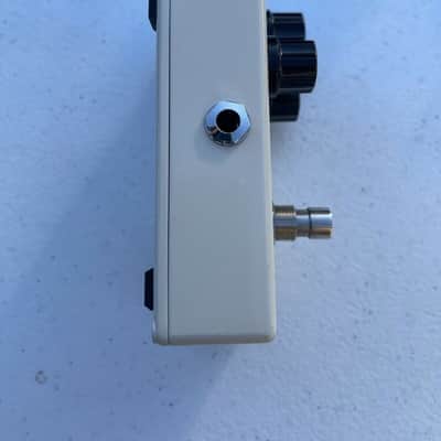 MXR Dunlop M-66 Classic Overdrive White Guitar Effect Pedal image 4