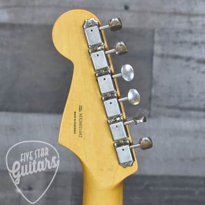 Fender Dealer Exclusive Vintera  Road Worn  '60s Stratocaster  3-Color Sunburst with Hardshell Case image 8