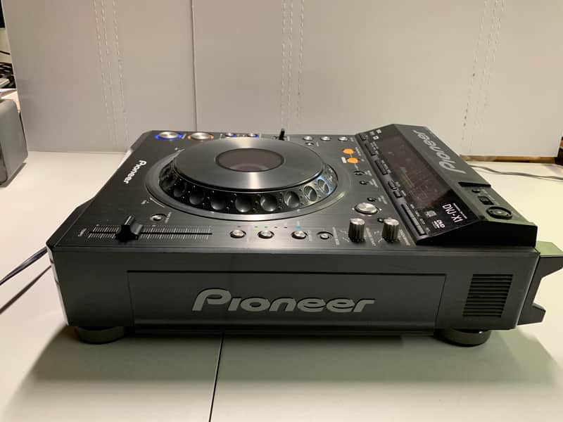 Pioneer DVJ-X1 DVD/MP3/CD Turntable PRO DJ plays CD's and DVD's