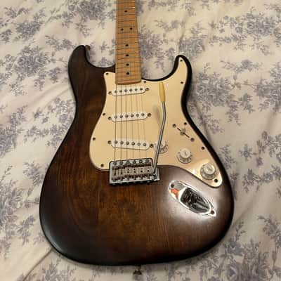Fender Stratocaster 2005-2009 - Vintage Walnut Nitrocellulose Lacquer image 4