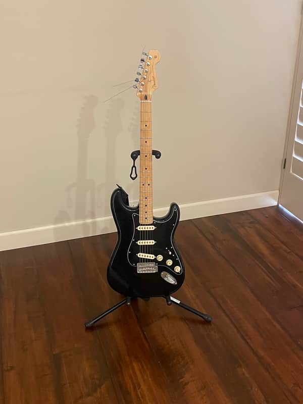 Fender FSR Special Edition Player Stratocaster with Maple Fretboard 2019 - 2024 - Black image 1