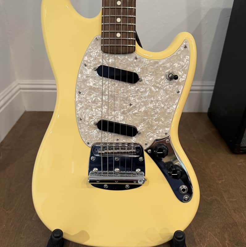 Fender American Performer Mustang with Rosewood Fretboard 2018 - Present - Vintage White