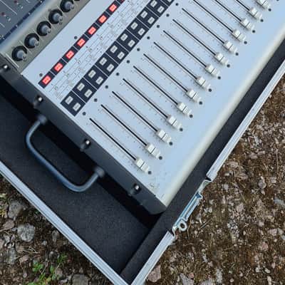Mackie TT24 24-Channel Digital Mixing Console In F/case image 6