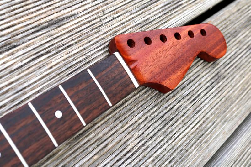 Stratocaster neck, mahogany, 22 frets, leveled and polished, 9,5" radius image 1