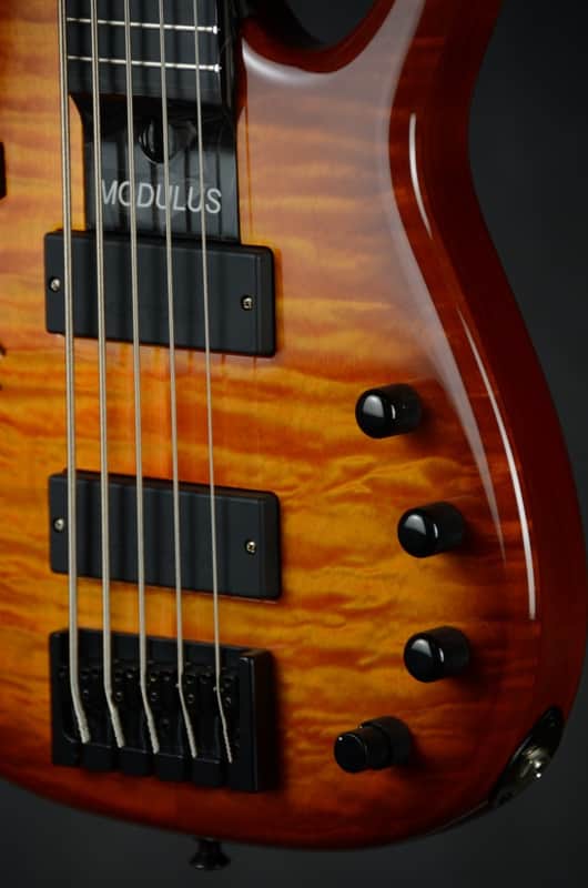 Modulus Quantum 5 with f-hole image 1