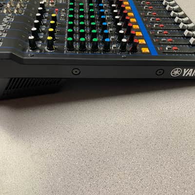 Yamaha MG12XU 12-Channel Analog Mixer 2016 - Present - Black image 6