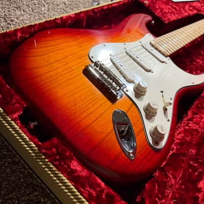 Fender 1999 Custom Shop Classic Player Stratocaster V- Neck - Aged Cherry Sunburst image 12