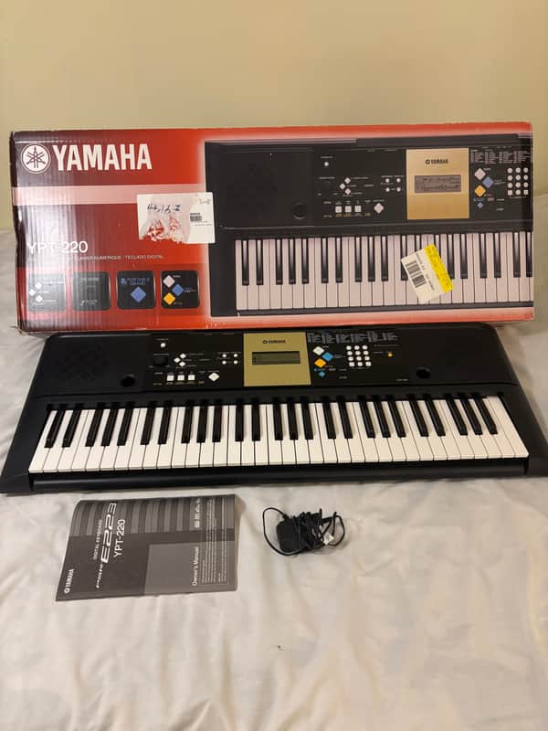 Yamaha YPT-220 Digital Keyboard WORKS w/Box, Manual, + Power Supply image 1