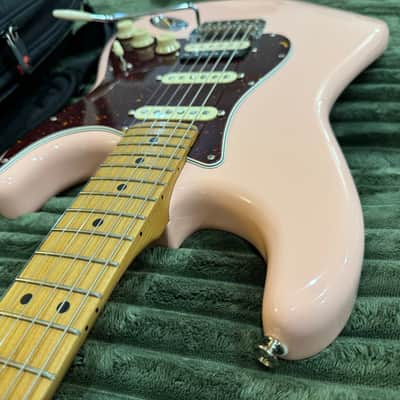Fender limited edition player Stratocaster hss roasted neck shell pink 2021 image 3