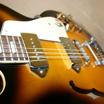 Epiphone limited edition Casino with Bigsby Sunburst image 2