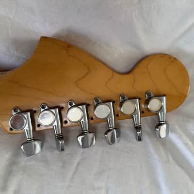 Fender Stratocaster with 3-Bolt Neck, Rosewood Fretboard 1971 - 1977 - Sunburst image 12