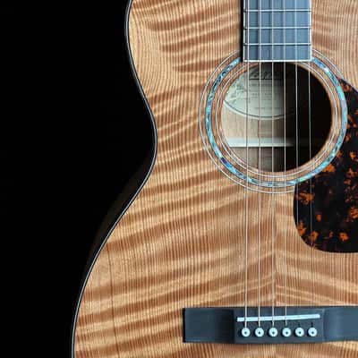 Larrivée OO-03 Acoustic Guitar Flamed Redwood/Mahogany image 6
