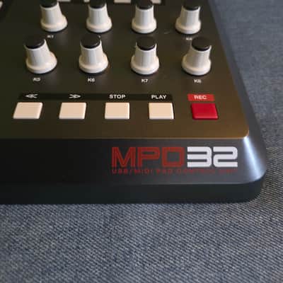 Akai MPD32 2010s - Black image 4