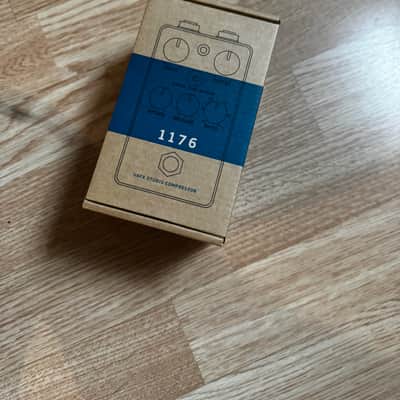 Universal Audio 1176 Studio Compressor 2023 - Present - Silver / Blue image 5