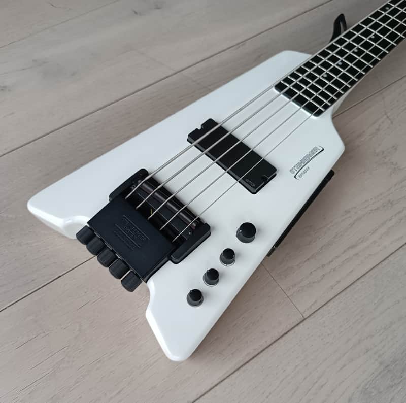 Steinberger Synapse XS-15FPA 2003 White 5 string Bass Graphite image 1