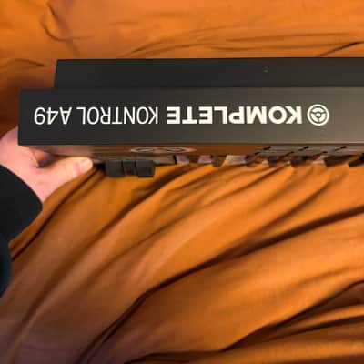 Native Instruments Komplete Kontrol A49 2018 - Present - Black image 2
