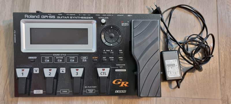 Roland GR-55 Guitar Synthesizer + GK-3 pickup + bag image 1