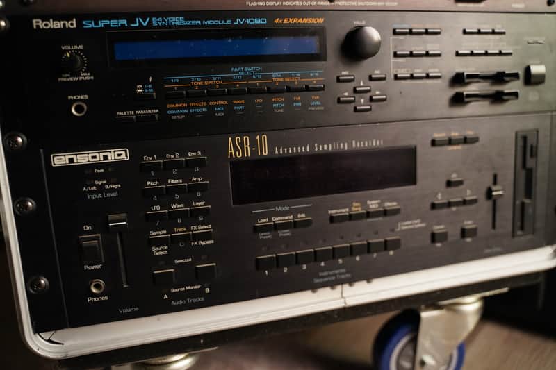 Roland JV-1080 64-Voice Synthesizer Module - Black image 1