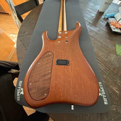 Hanewinckel Custom Pro Series 5-string Fretless Bass image 12