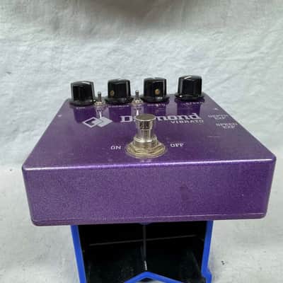 Diamond Effects Vibrato v1 Chorus Vibrato Pedal with Power Supply image 4