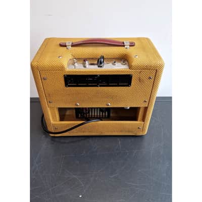 Fender 57 Champ - Guitar Amplifiers - Very Good w/ Soft Case image 2