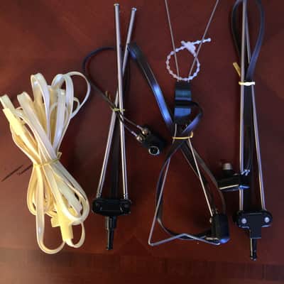 4-Piece AM/FM/TV Antenna Lot image 1