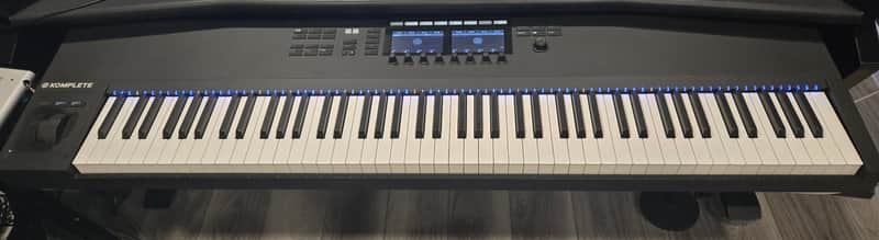 Native Instruments Komplete Kontrol S88 MKii 2020 - Present - Black