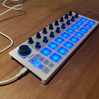 Arturia BeatStep MIDI Controller 2014 - Present - White image 4