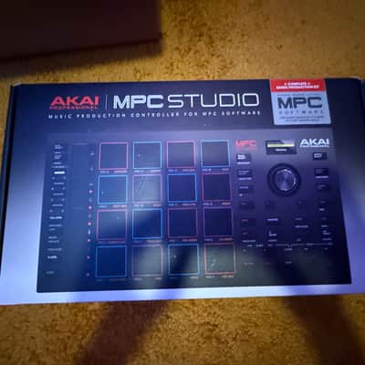 Akai MPC Studio Music Production Controller 2021 - Present - Black image 1