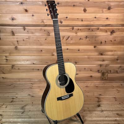 Martin OM-28 Acoustic Guitar - Natural image 2