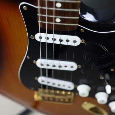 Fender Stevie Ray Vaughan Stratocaster with Pau Ferro Fretboard 1995 - 3-Color Sunburst image 10