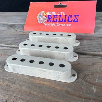 Real Life Relics Vintage Cream Stratocaster® Pickup Covers (Set of 3)   [DQ5]